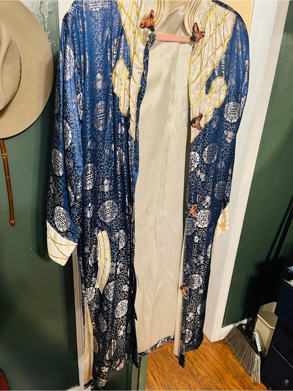 Vintage Blue and Cream Embroidered Silk Kimono Robe
